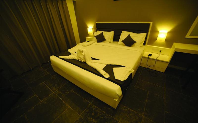 Hotel Dwarawata Dharwad Bagian luar foto