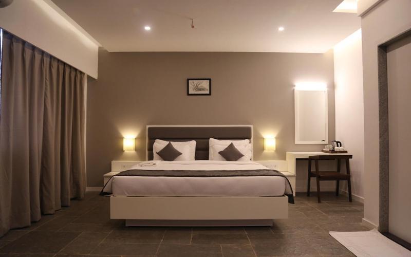 Hotel Dwarawata Dharwad Bagian luar foto